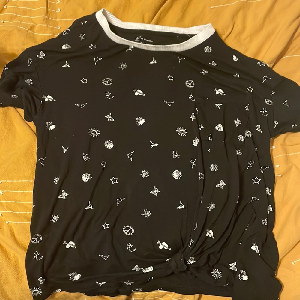 No boundaries women’s tee